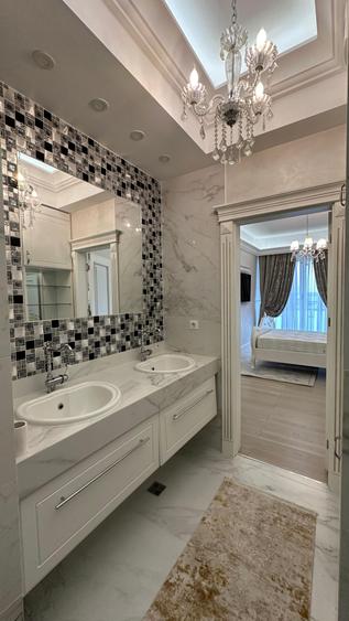 Centru - Palas , apartament 3 camere , 85 mp, 2 bai , loc de parcare !