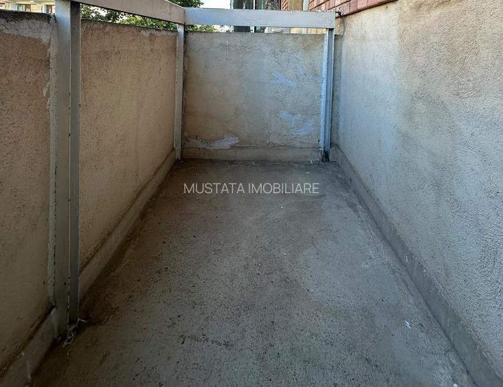 Apartament 3 camere decomandat, zona Calarasilor.