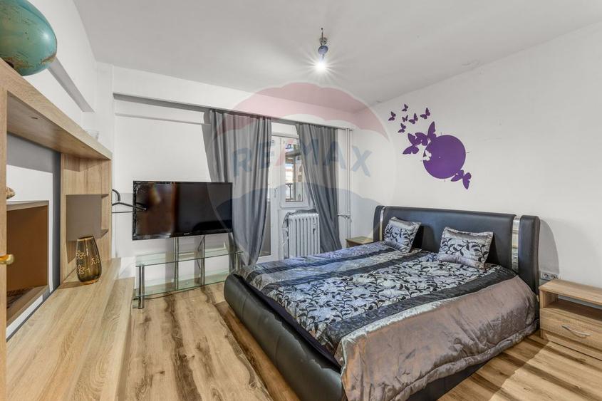 Apartament de vânzare cu 4 camere decomandat - Zona Intim