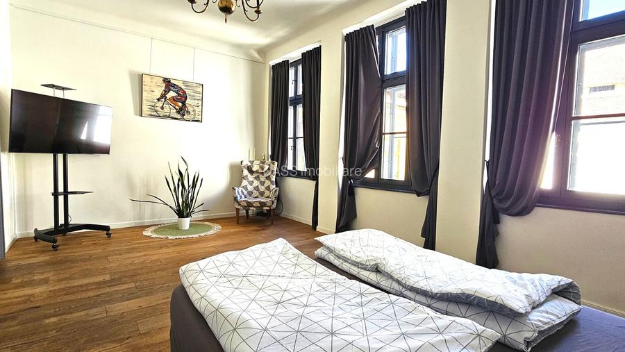 Apartament spectaculos de închiriat 4 camere 4 băi Centrul Istoric - 10