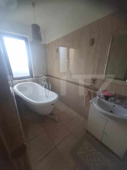 Pensiune cu 2 sali de evenimente, teren 6573 mp, zona Suceava