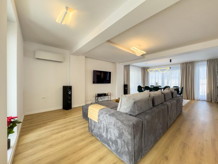 Vila P+1 in Valu lui Traian, pe partea dreapta - finisata complet