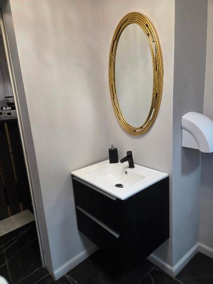 Vand spatiu comercial cental