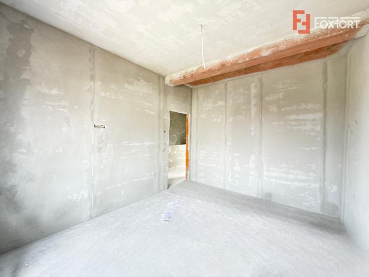 Duplex cu 4 camere de vanzare si teren de 335 mp - zona Sacalaz