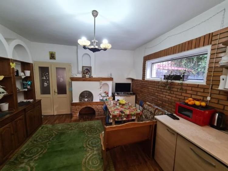 Casa si spatiul comercial Deva zona Centrala