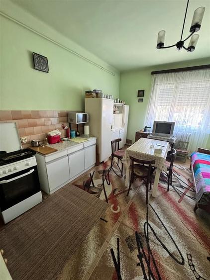 Casa de vanzare l 1040 MP Curte l Front 35 MP l Grigorescu