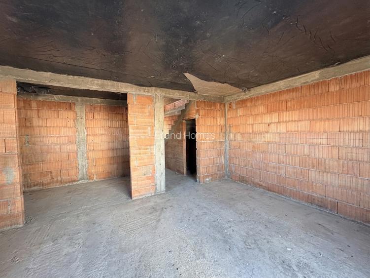 Duplex cu 3 camere | interior la rosu | 86.7 mp utili | Mosnita Veche