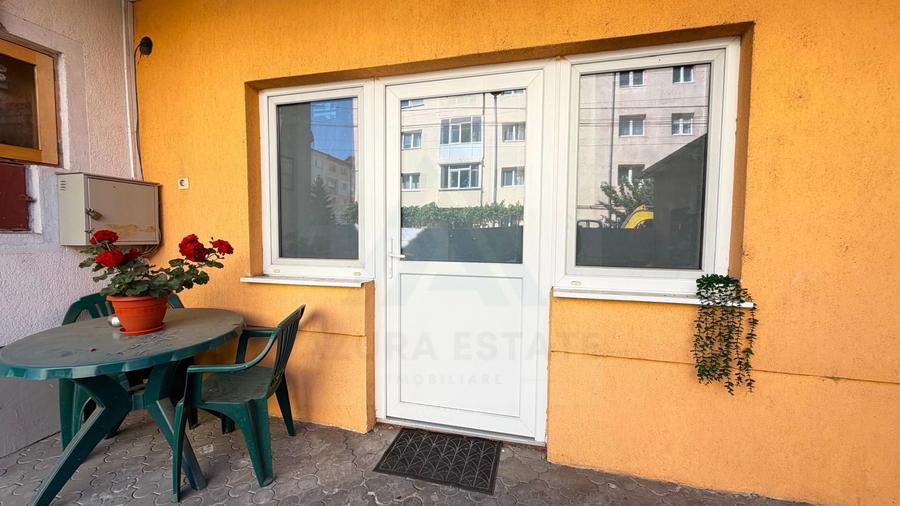 Spatiu comercial la curte 50 mp utili parter openspace zona Strand