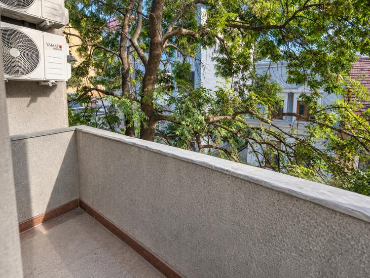 Eminescu - Polona, 4 camere, 144 mp, spatiu office.