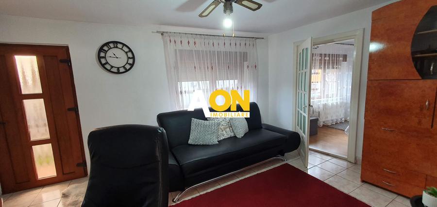 Casa cu 7 camere, 2 spatii comerciale, pretabila pt. birouri, Centru