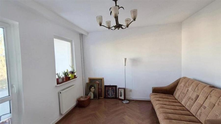 Apartament  3 camere etaj intermediar zona Astra