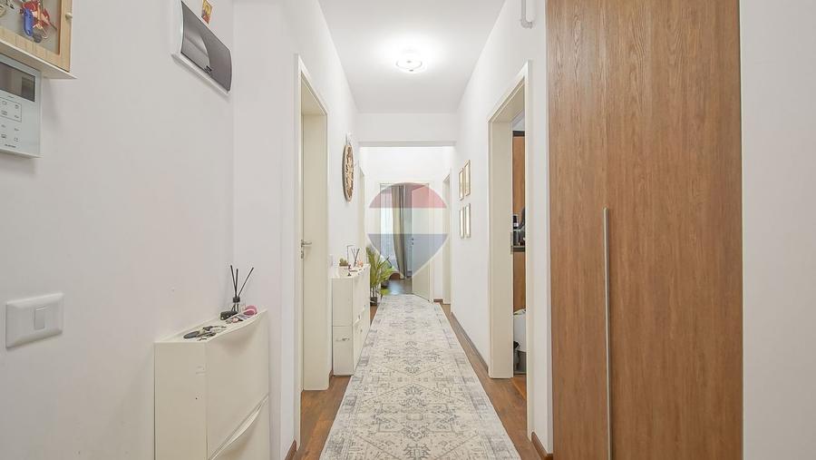 Apartament 3 camere, terasă generoasă, lift și 2 locuri de parcare