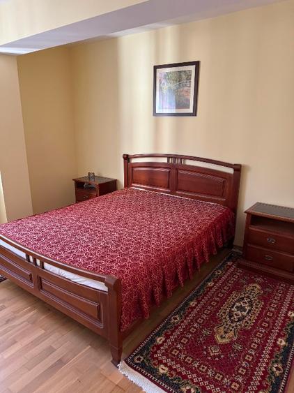 Vand apartament spatios, 2 camere in Sinaia,