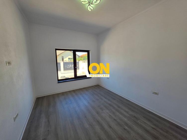 Casă 4 camere, 425 mp teren, panouri solare, cartier Orizont