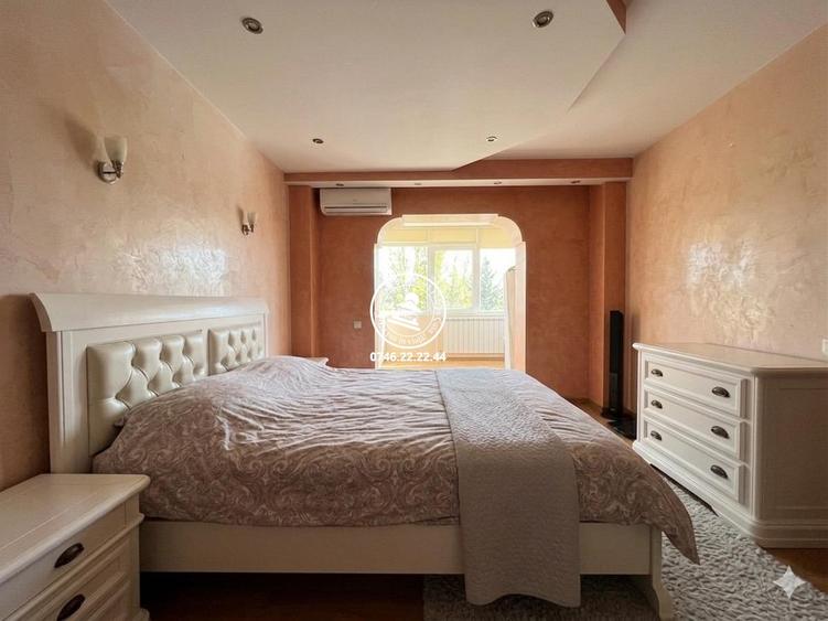 Apartament spectaculos bloc tip vilă Târgu Cucu