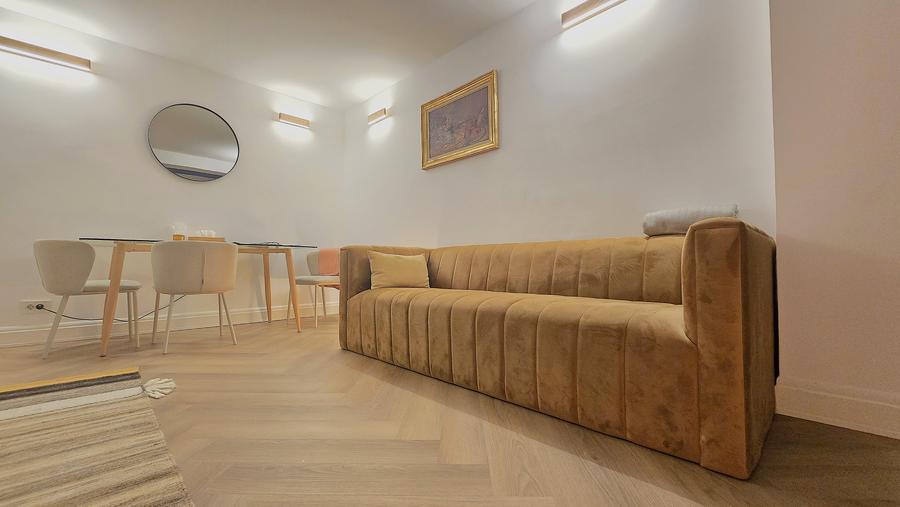 Vila reconsolidata 3 dormitoare 3 bai dressinguri acces separat curte