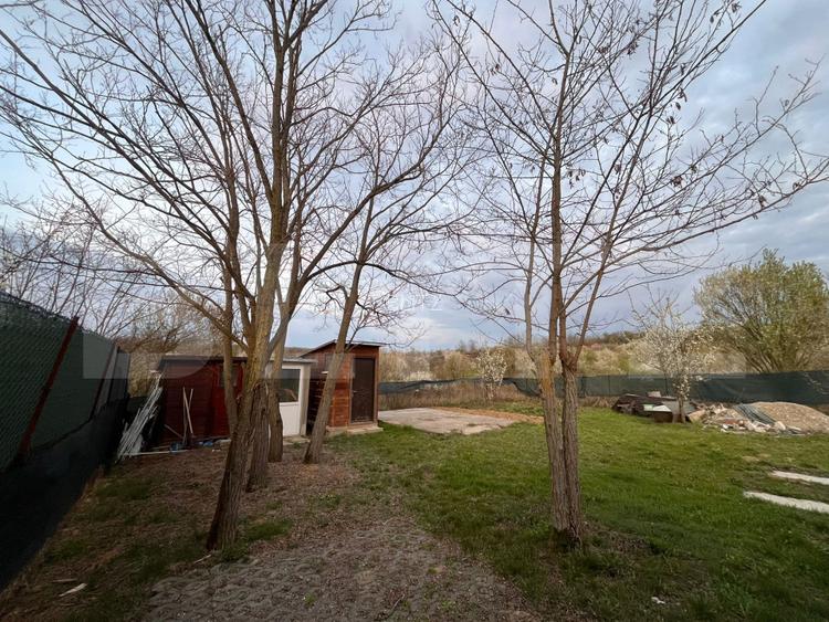 Teren– 400 mp, căbănuță + utilități, acces asfalt - 6