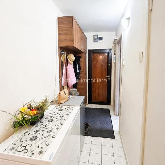 Apartament 2 camere decomandat, etajul 3 ,mobilat ,utilat , parcare ,boxa Astra- - 4