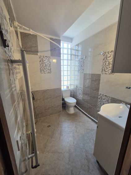 Apartament la casa, 4 camere in Schei