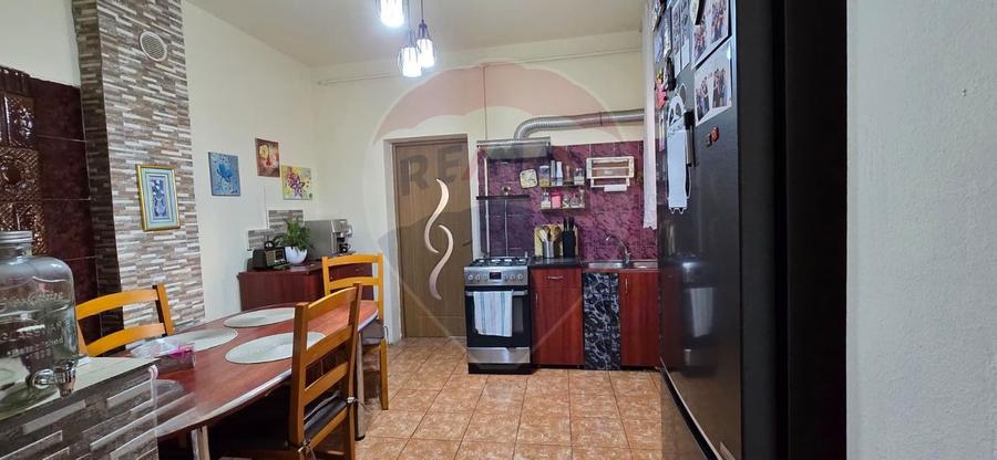 Casă de vânzare cu mansardă – spațioasă în Chișineu-Criș