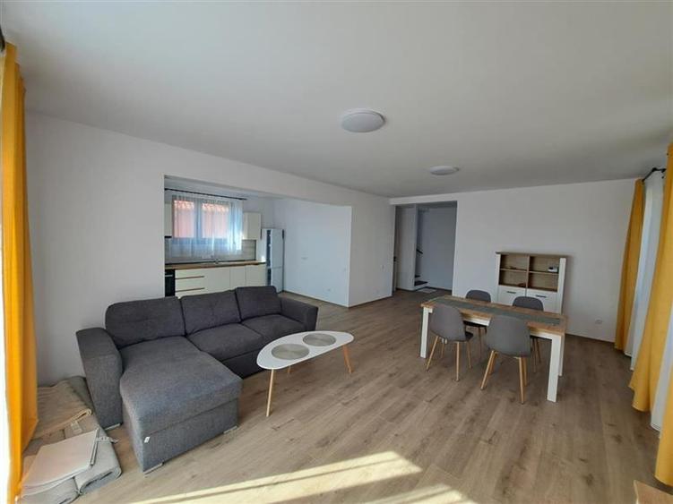Casa tip duplex, 130 mp utili, situata in cartierul Dambul Rotund!