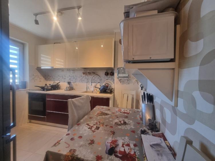Vand apartament mobilat complet