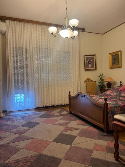 Vanzare vila situata pe malul Lacului Snagov, gradina si piscina, teren 1520 mp,