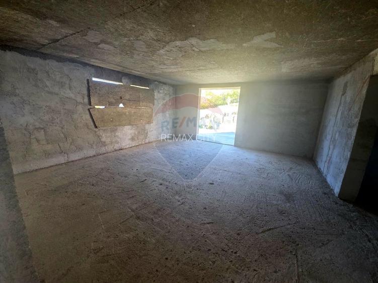 Casă / Vilă cu 5 camere de vânzare - 32