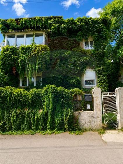 Apartament in casa cu 188mp teren, zona Hotel Ramada, scoala numarul 2