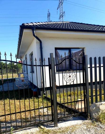 Casā modernă de vânzare, 3 camere, 2 băi, zona Cetate