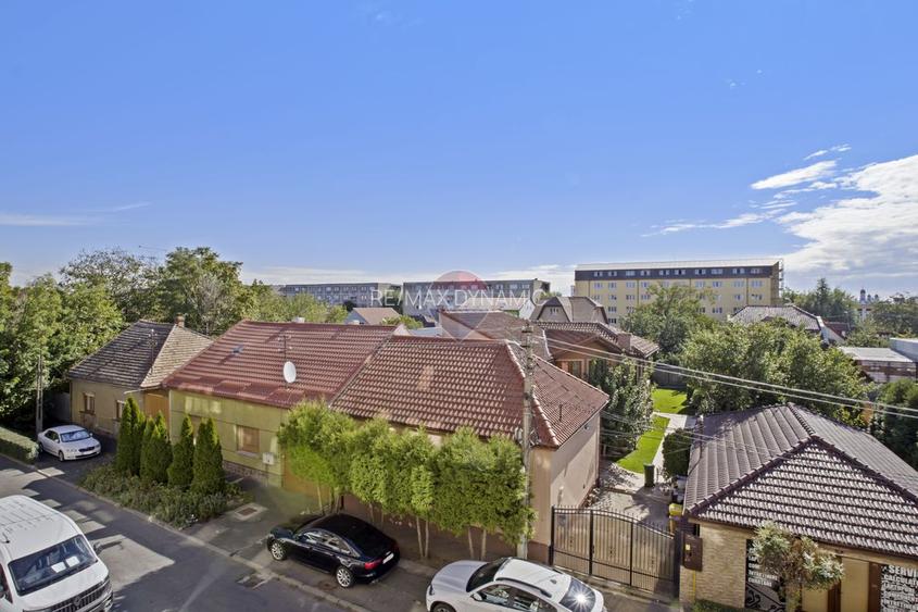 Apartament 3 camere, două băi de vânzare - Str Poetului - 21