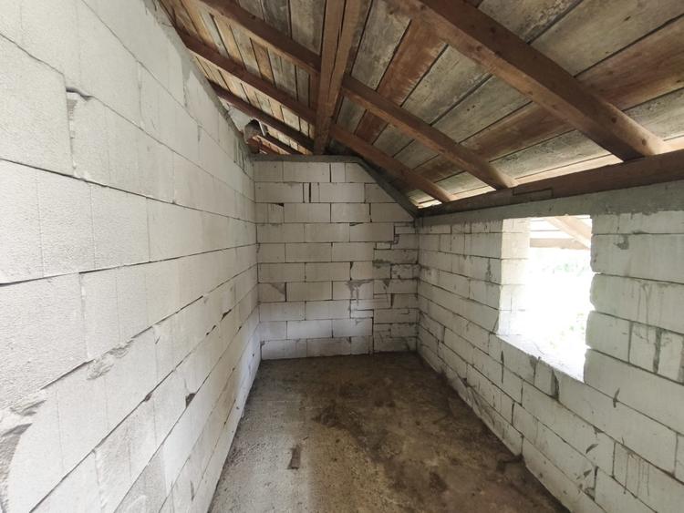 Duplex la rosu, 4400 mp teren, Siret