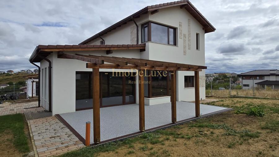 Casa individuala cu 4 camere, 120.4 mp, 612mp teren, terasa, zona de lux, Dezmir
