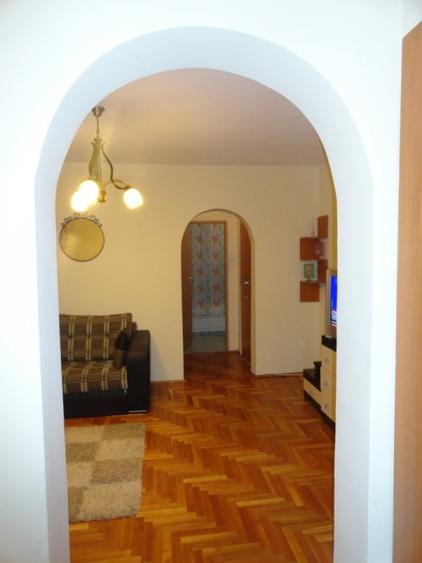 De inchiriat ( vanzare)2 camere zona INDEPENDENTEI Hristo Botev mobilat