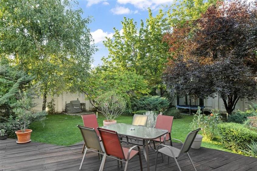 Vila de lux in apropiere de Cambridge School | Curte superba