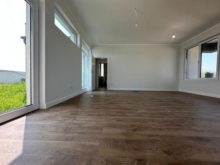 Birou Vanzari/COMISION 0% - Individuale Parter/ 400 mp Teren