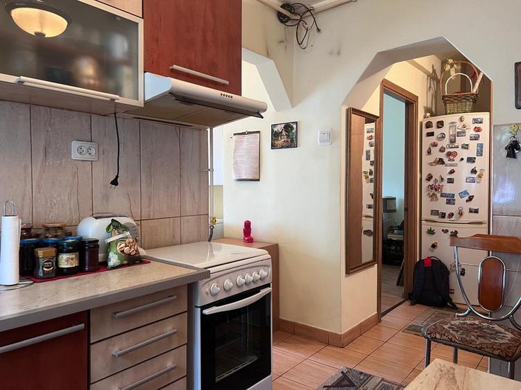 Apartament 2 camere, zona Scoala Andrei Saguna