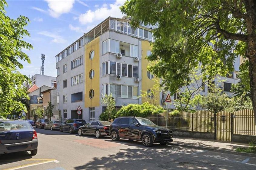 Apartament spatios in proximitatea Parcului Cismigiu / Parcare subterana