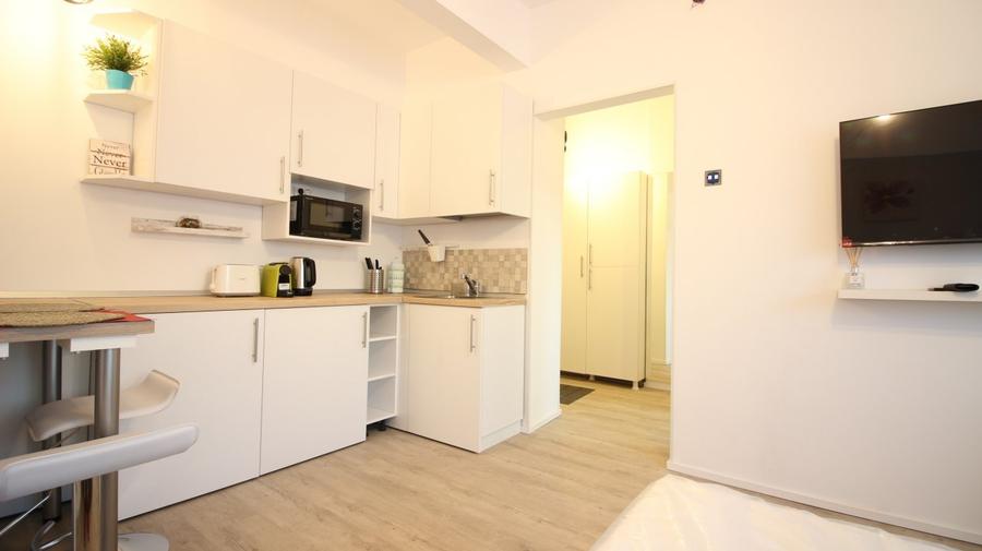 Piata Universitatii – 2 camere, 2 bai, mobilate modern, etaj 1/8, ideale Airbnb
