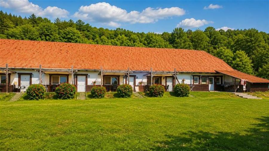 Transilvania Camping, domeniu de 14.400mp,Sanmarghita de Mures:2cladiri, apartam