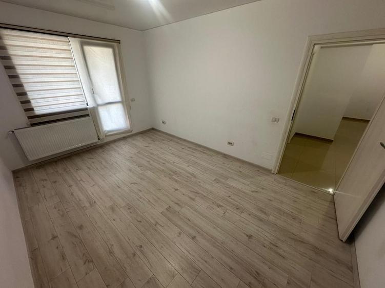 AP. 2 CAMERE - PARCARE INCLUSA, BUCATARIE INCHISA, CENTRALA PROPRIE