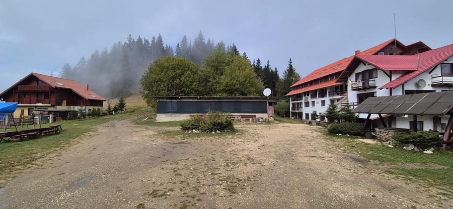 Teren deosebit in cadru de poveste langa cabana Diham, Glajerie