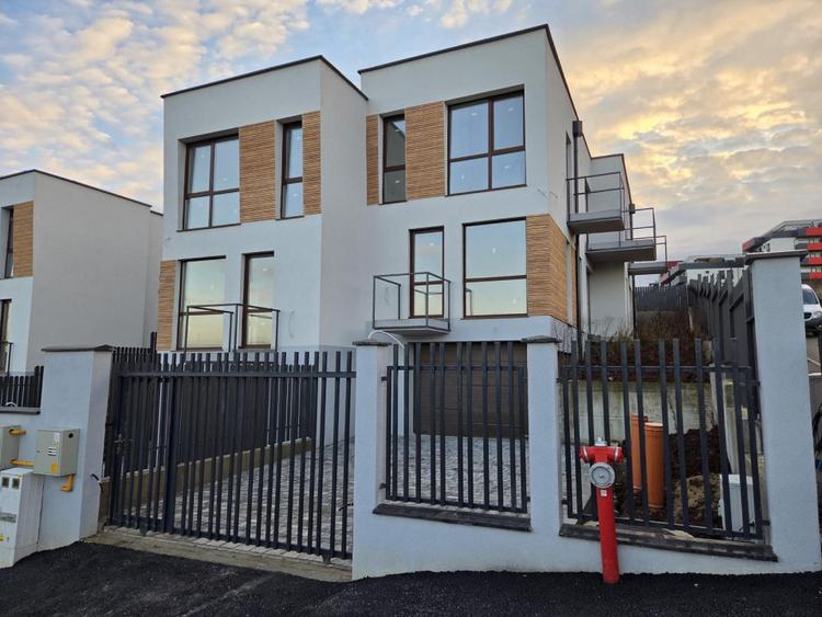 Duplex semifinisat cu 4 camere pe Calea Baciu zona Petrom