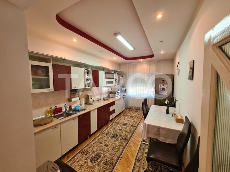 Casa cu spatiu comercial de vanzare in Sebes zona centrala