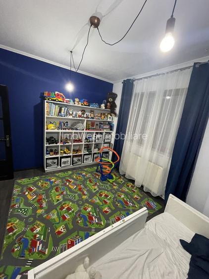 Casa S+P+E+M | 605 mp utili | 10 camere | 3 bucatarii | 4 bai | 3 terase | Garaj