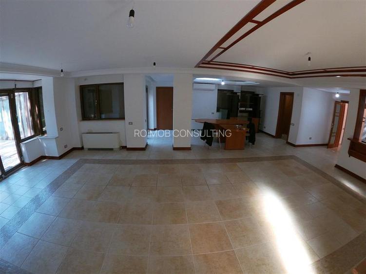 Vila 2.700mp, Paradisul Verde, cu piscina si padure proprie - 2