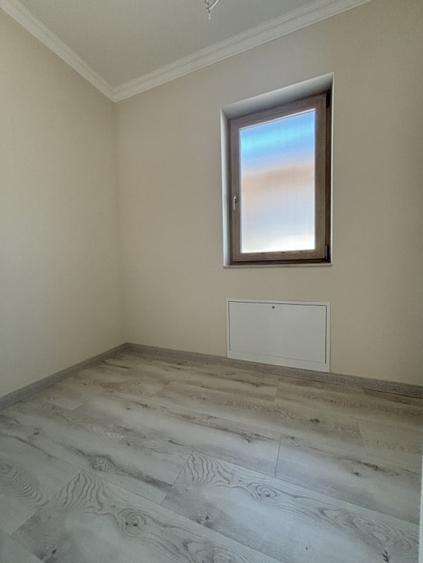 Casa 5 camere, 142mp, 300mp teren, despartita prin GARAJ in Giroc