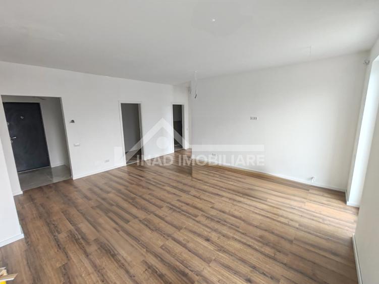 Apartament 3 camere, 2 bai, terasa 20mp, parcare, zona Strazii Decebal