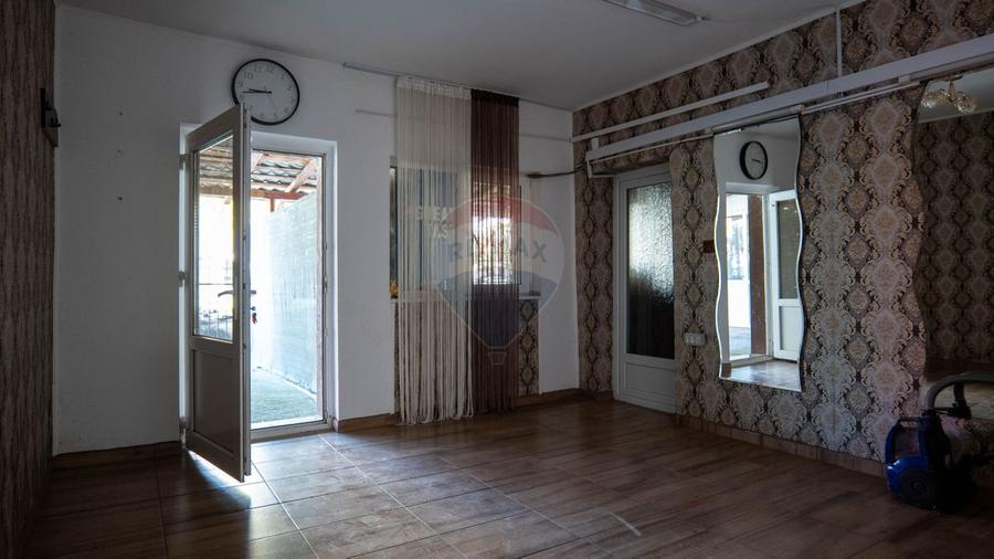 Vânzare imobil cu funcțiune mixtă casa si restaurant - Ungureni - DB