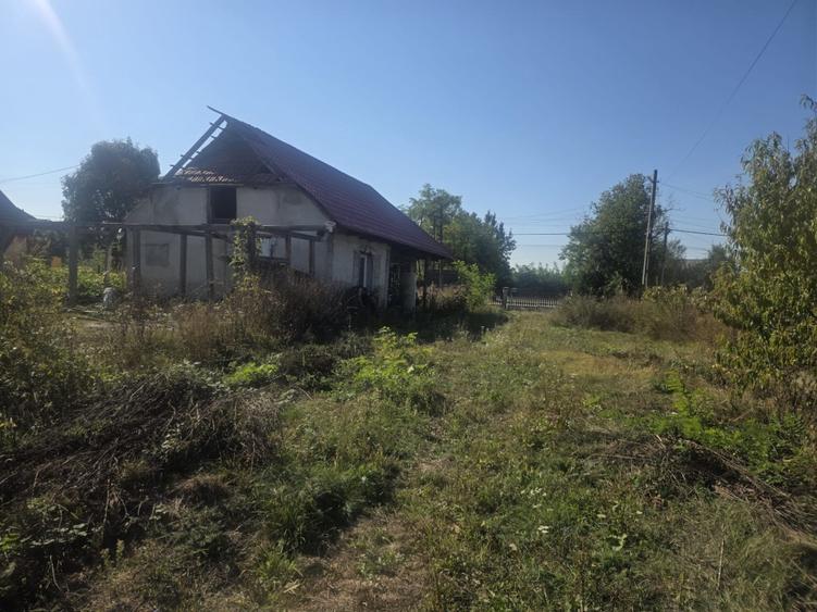 Casă bătrânească cu teren de 1.800 mp , URGENT de vanzare